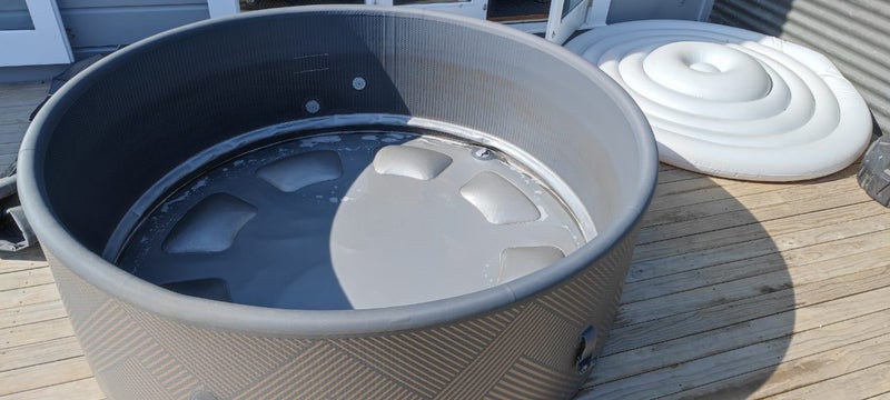 8 person Spa Pool RRP $3400 - 2400w Carousel 2