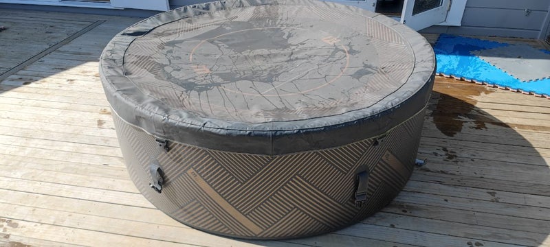 8 person Spa Pool RRP $3400 - 2400w Carousel 3