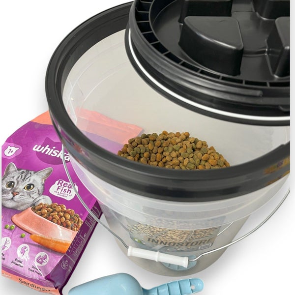INNOSTORE 20L FOOD STORAGE PAIL & SCREW LID + 1-CUP SCOOP Carousel 2