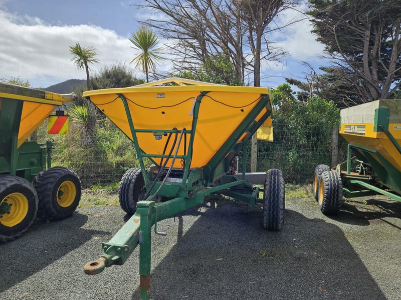 Used 4T Sam Fertiliser Spreader ($21,000+gst) Carousel 10