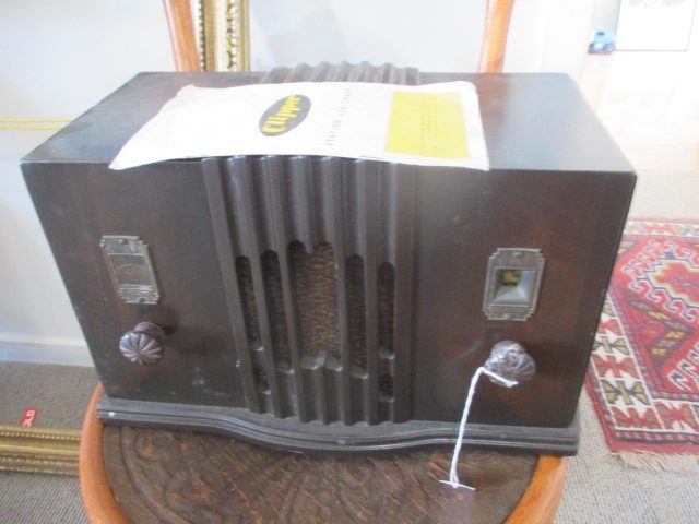 SKYSCRAPER DECO VALVE RADIO .c1930'S . WORKING Carousel 1