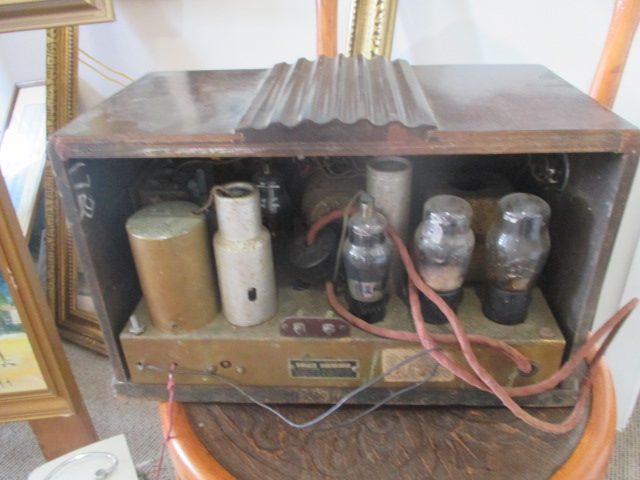 SKYSCRAPER DECO VALVE RADIO .c1930'S . WORKING Carousel 2