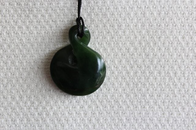 BEAUTIFUL TWIST KAWAKAWA POUNAMU / Jade Twist Small #121 Carousel 5