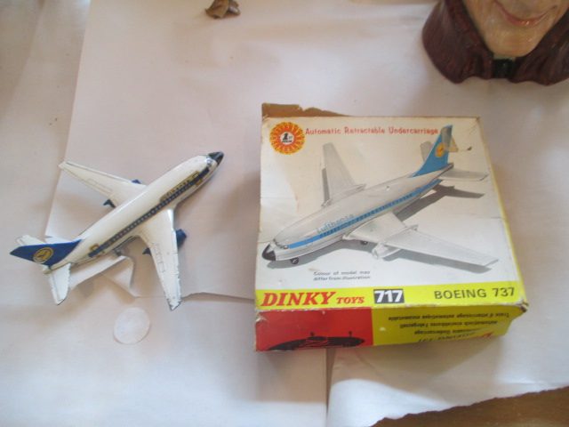 DINKY BOEING 737 . #717 Carousel 1