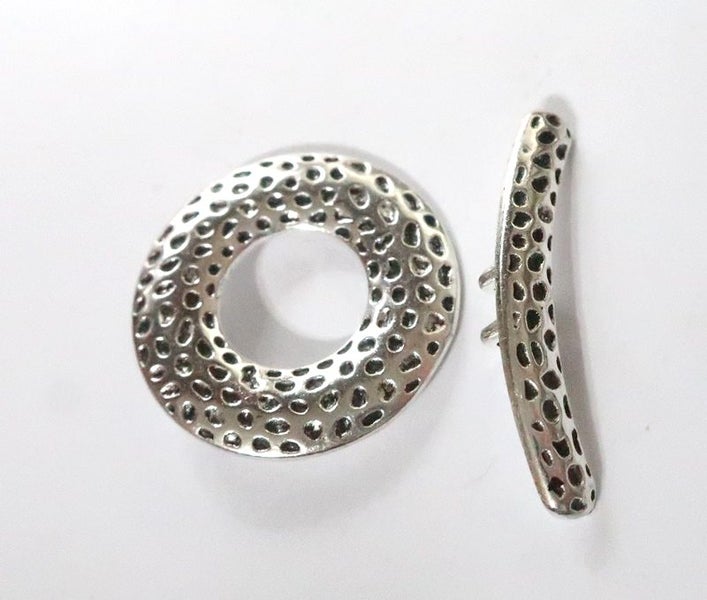 A LARGE SILVER TWO STRAND TOGGLE CLASP Carousel 1