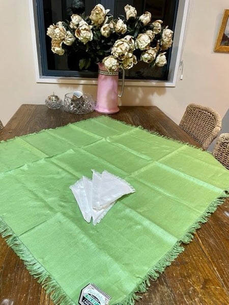 A premium quality Irish Linen Tea set - Tablecloth & 4 serviettes, BLACKSTAFF Carousel 1