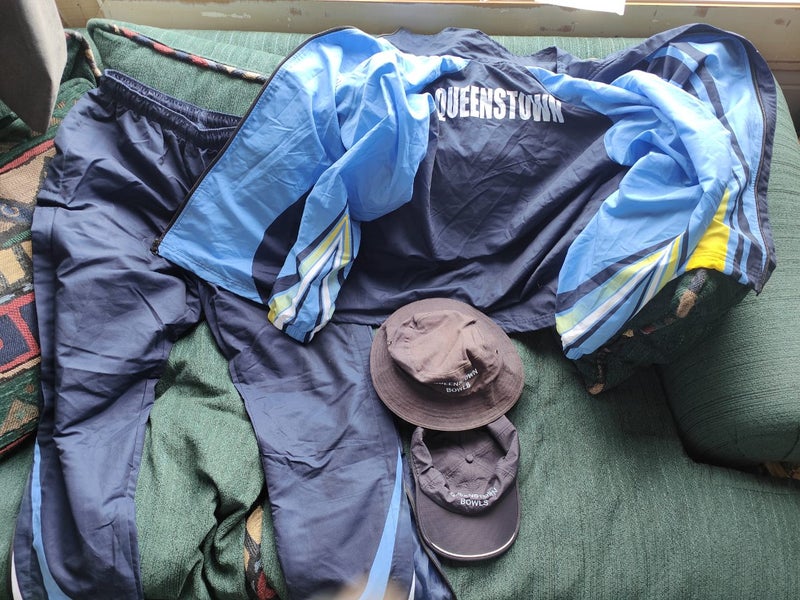 Queenstown Bowls Clothes 2 X Hats S/M - (L) Jacket - (36) Pants Carousel 1