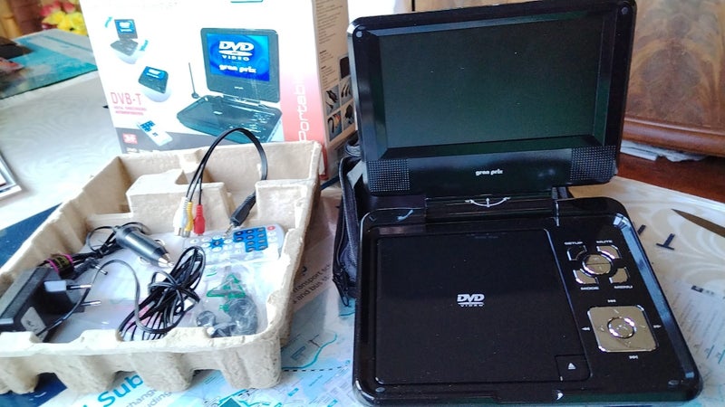 NEW Portabler DVD player mit DVB-T Carousel 2