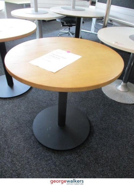 PR5447 - American Ash/Matte Black Round Table Carousel 3