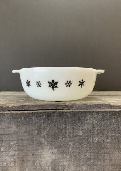 Vintage Pyrex Bowl Carousel 1