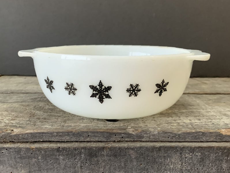 Vintage Pyrex Bowl Carousel 2