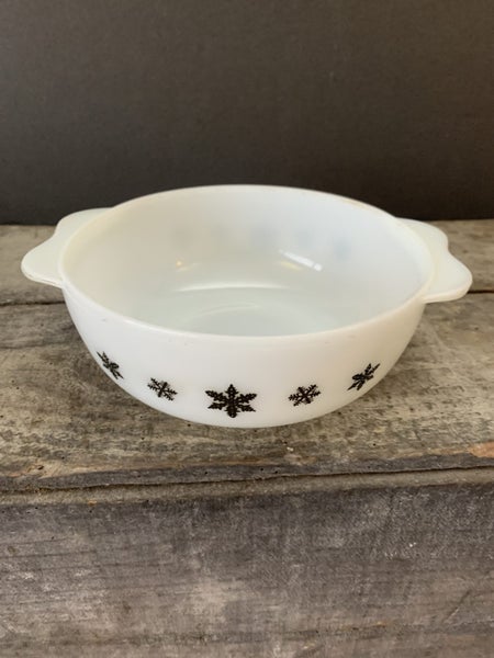 Vintage Pyrex Bowl Carousel 3