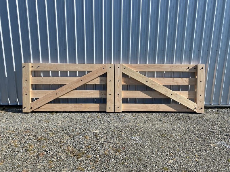 Wooden Farm entry gates 3800mm x 1020high Carousel 2