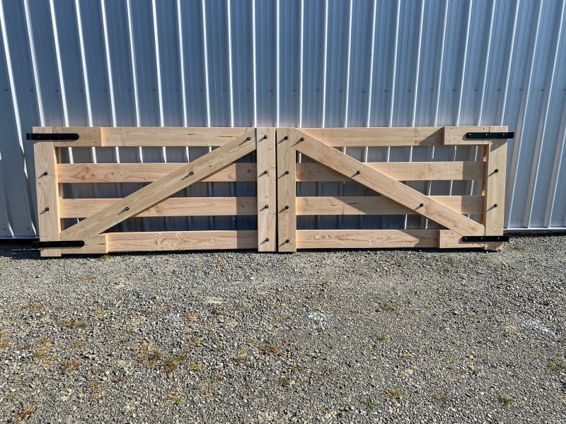 Wooden Farm entry gates 3800mm x 1020high Carousel 1