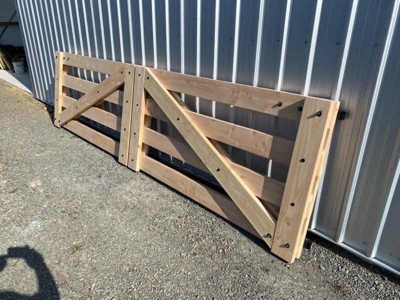 Wooden Farm entry gates 3800mm x 1020high Carousel 4