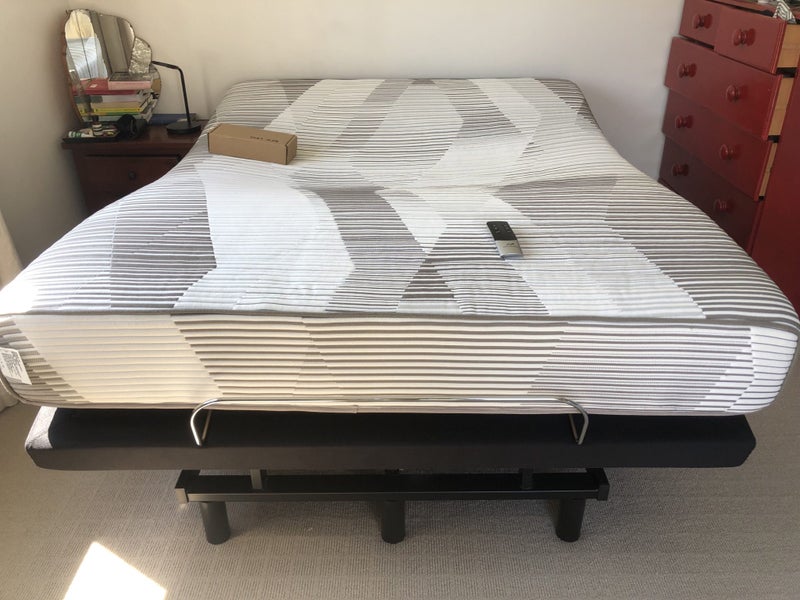 ELECTRIC ADJUSTABLE QUEEN BED. Carousel 1