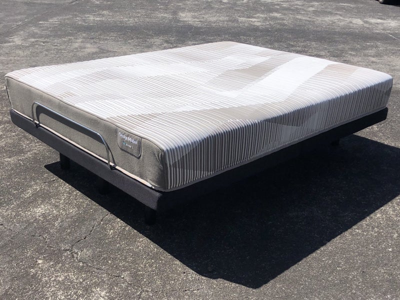 ELECTRIC ADJUSTABLE QUEEN BED. Carousel 10