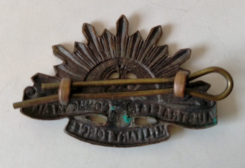 AUSTRALIAN COMMONWEALTH MILITARY FORCES BADGE - CLEARANCE SALE Carousel 2