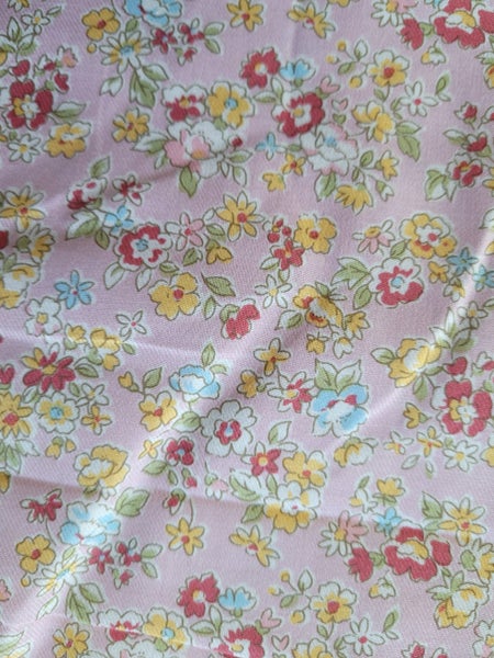 pretty floral on pinky background fabric Carousel 2