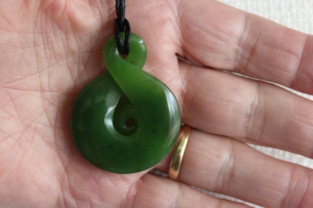 BEAUTIFUL KORU-TWIST **KAHURANGI POUNAMU ** #402 Carousel 2