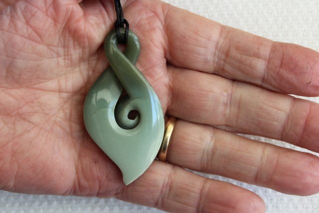 BEAUTIFUL KORU-TWIST **INANGA FLOWER POUNAMU ** #47P Carousel 2