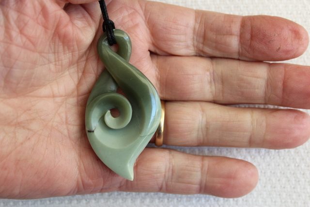 BEAUTIFUL KORU-TWIST **INANGA FLOWER POUNAMU ** #47P Carousel 1