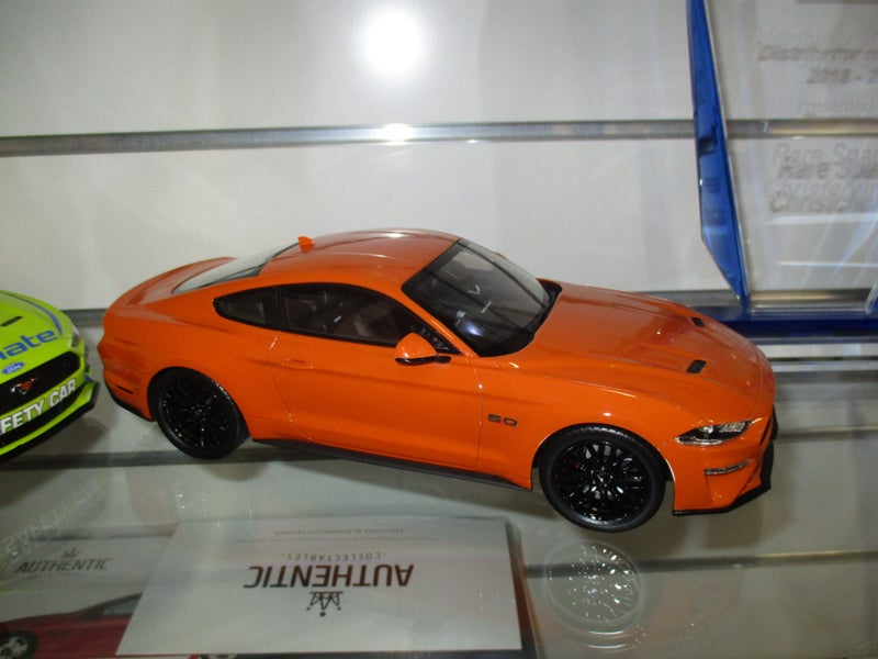 1/18 Ford Mustang GT Fastback 2020 Carousel 2