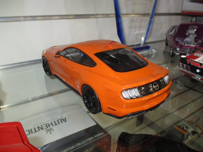 1/18 Ford Mustang GT Fastback 2020 Carousel 4