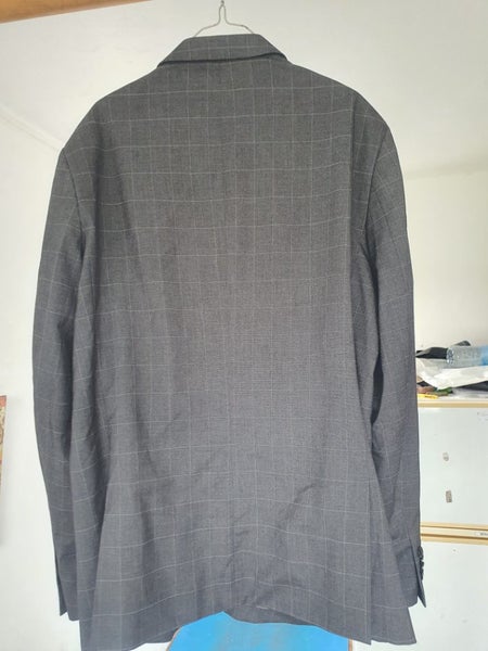 MENS GREY SUIT NEAR NEW Carousel 2
