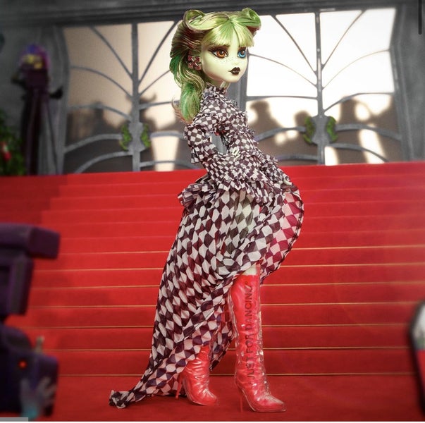 Off-White™ c/o Monster High Harmonie Ghoul Doll Carousel 1
