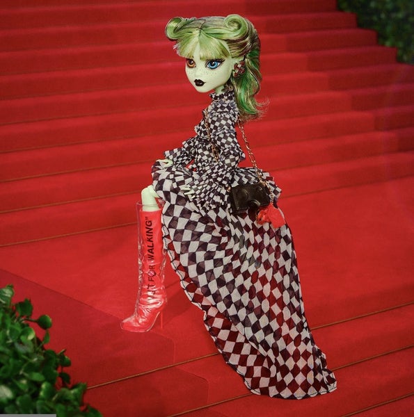 Off-White™ c/o Monster High Harmonie Ghoul Doll Carousel 2