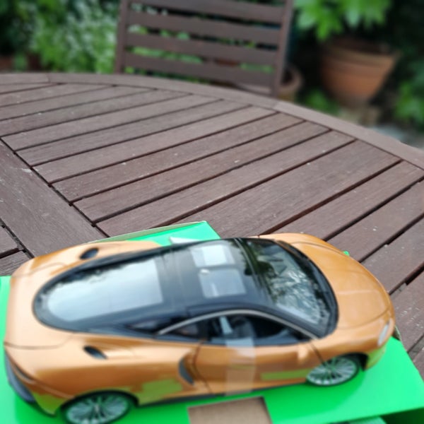 Mc LAREN GT 1/24 DIECAST Carousel 2