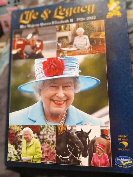 Life & legacy: her majesty Queen Elizabeth ll 1926-2022 jigsaw Carousel 1