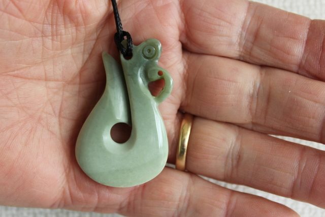 BEAUTIFUL MANAIA PENDANT INANGA FLOWER #D9 Carousel 2