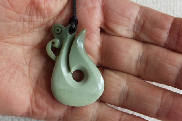 BEAUTIFUL MANAIA PENDANT INANGA FLOWER #D9 Carousel 1