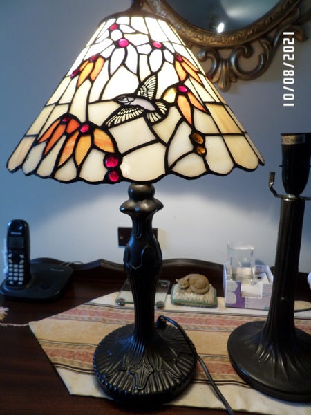 1 Tiffany leadlight table lamp Humming birds 30x46cm Carousel 1