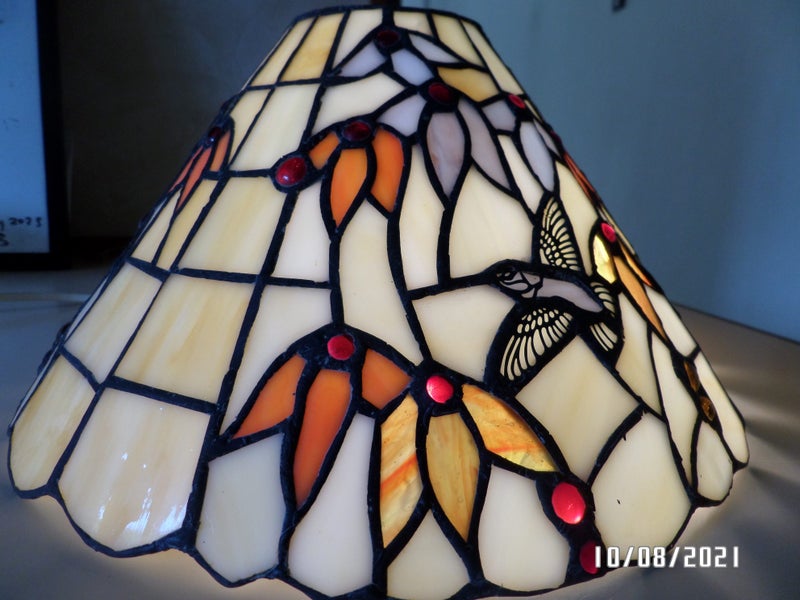 1 Tiffany leadlight table lamp Humming birds 30x46cm Carousel 3