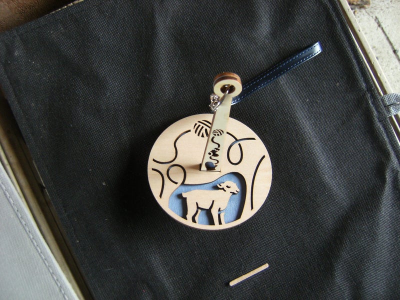 Knitting yarn holder - wrist - wooden Carousel 1