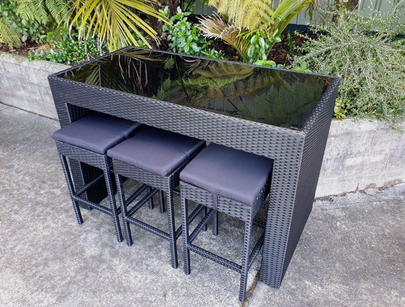 7 Piece PE Black Rattan, Aluminium Bar Leaner, 6 x Stools: *Stylish Black Glass* Carousel 2