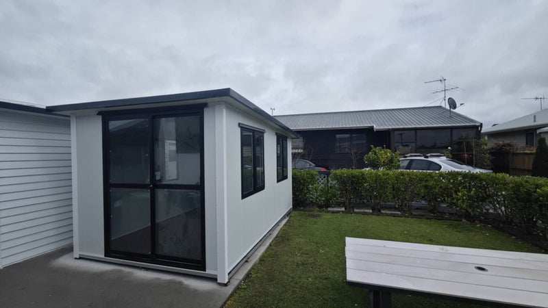 Portable building/cabin kitset 3.75*2.55m door end wall Carousel 1
