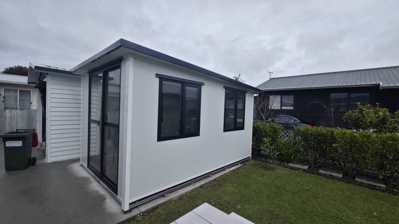 Portable building/cabin kitset 3.75*2.55m door end wall Carousel 2