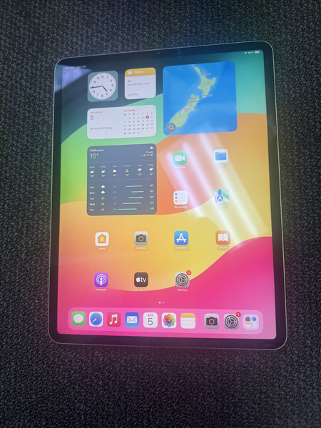 Good Apple iPad Pro 12.9" 4th Gen 2020 128GB Carousel 1