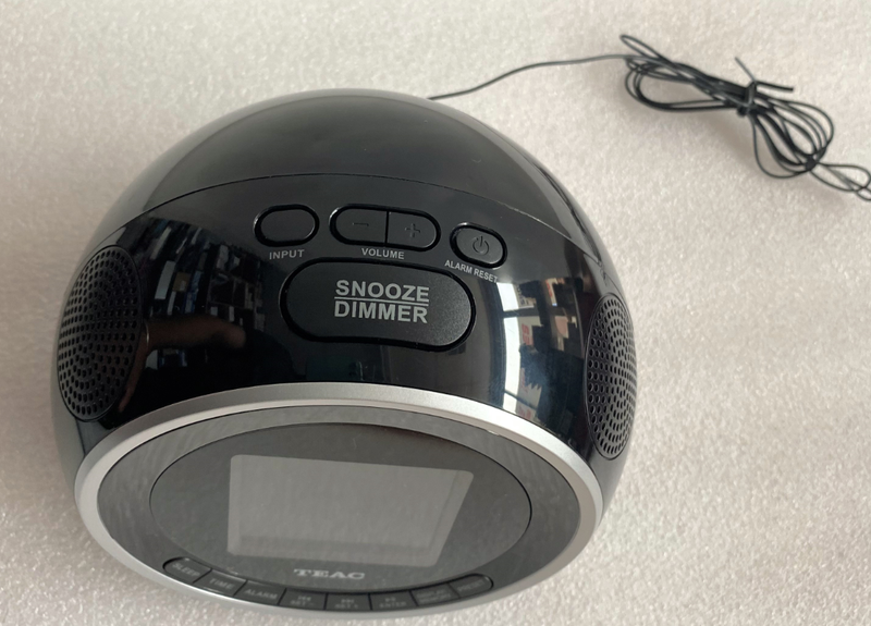 Radio with Alarm Clock NEW / UNUSED FAST SHIPPING Carousel 15