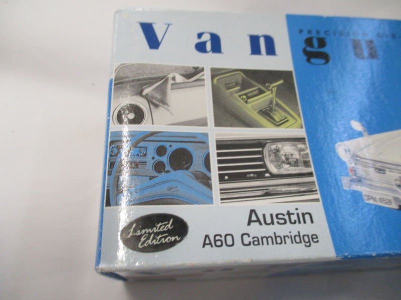 LLedo VANGUARDS Model Car 1:43 - Austin A60 Cambridge Police Car - YYQ SR 6144 Carousel 2