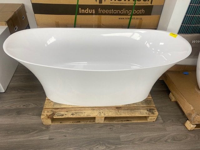 Washington 1700 Freestanding Oval Bath - Gloss White - MANUFACTURING DEFECTS Carousel 2