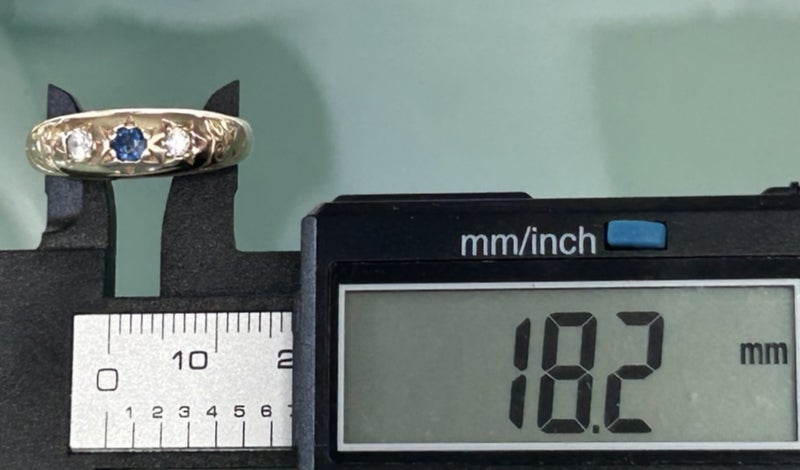 9ct yellow gold ring Carousel 7