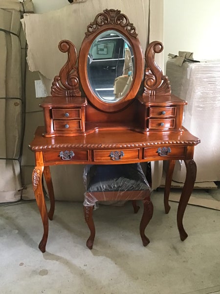 PARIS PETITE DRESSING TABLE Carousel 2
