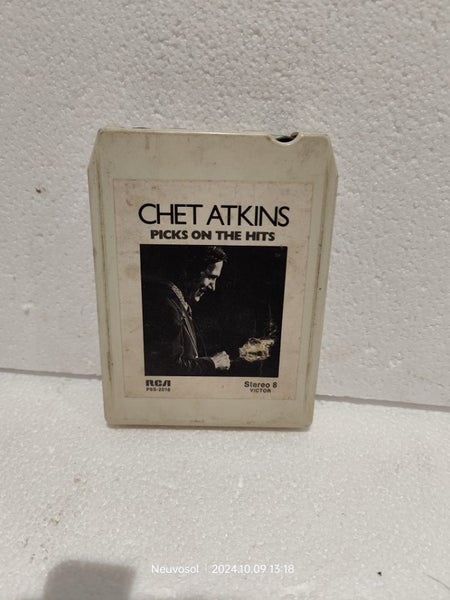8 Track - Chet Atkins - Picks On The Hits Carousel 1