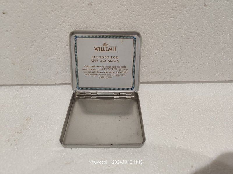 WeeWillem Blue 10 Years , Metal Tin - 90x80x10mm Carousel 3