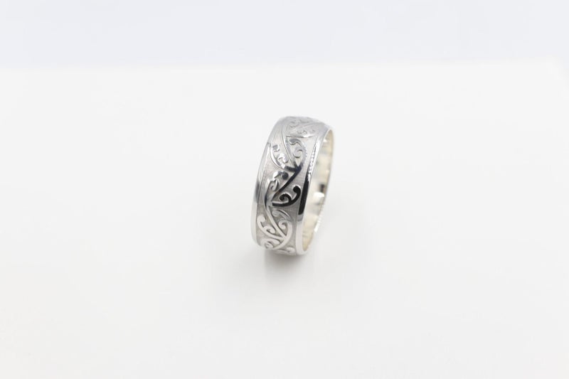 Stg Silver Band with Maori design 9mm HD5258S Carousel 1